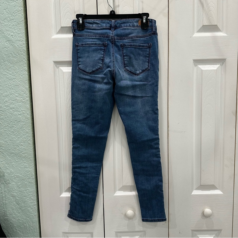 Sofia by Sofia Vergara Blue Skinny Jeans - Picture 2 of 3